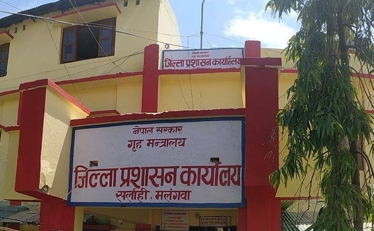 आज बिहानदेखि हट्याे मलंगवामा लगाइएको कर्फ्यु